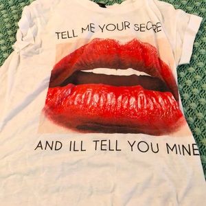 Women’s T-shirt Size Large